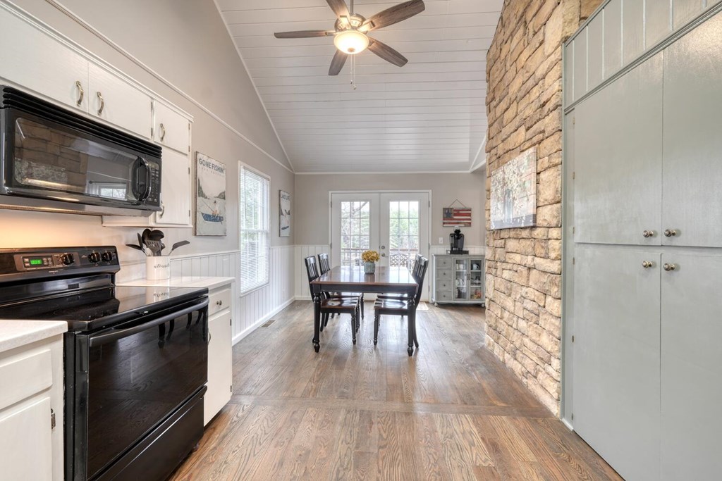 Blairsville, Georgia, 30512, United States, 4 Bedrooms Bedrooms, ,4 BathroomsBathrooms,Residential,Active,2029708