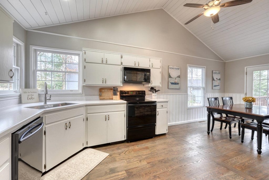 Blairsville, Georgia, 30512, United States, 4 Bedrooms Bedrooms, ,4 BathroomsBathrooms,Residential,Active,2029708