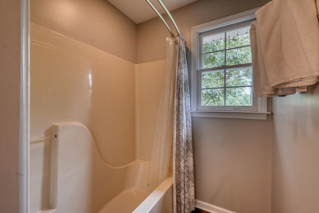 Blairsville, Georgia, 30512, United States, 4 Bedrooms Bedrooms, ,4 BathroomsBathrooms,Residential,Active,2029708