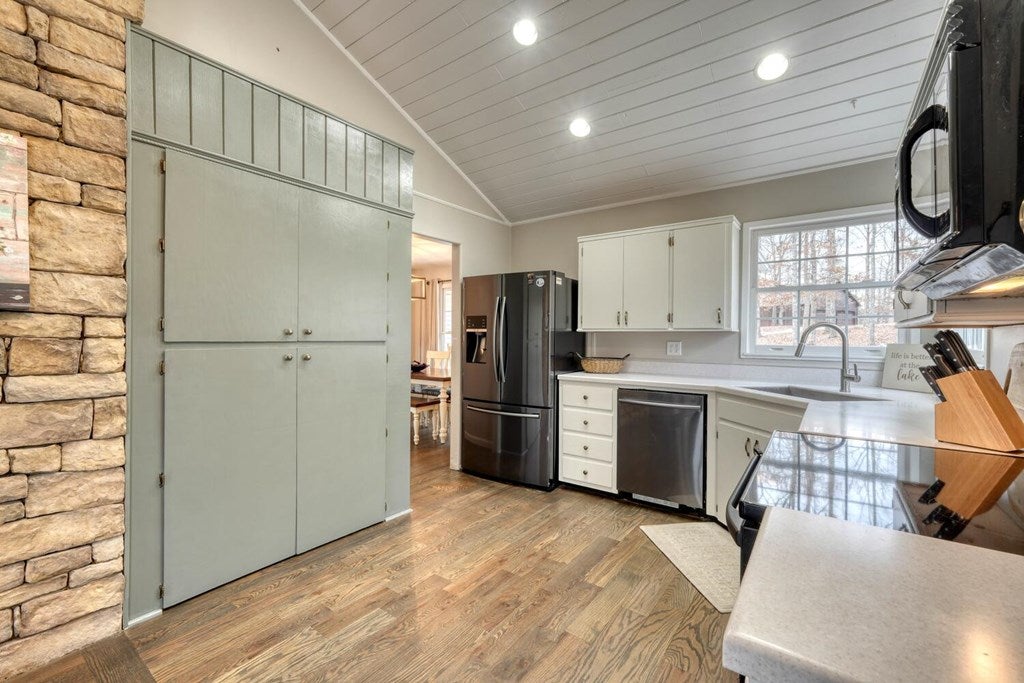 Blairsville, Georgia, 30512, United States, 4 Bedrooms Bedrooms, ,4 BathroomsBathrooms,Residential,Active,2029708