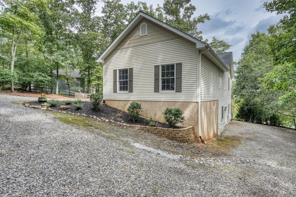 Blairsville, Georgia, 30512, United States, 4 Bedrooms Bedrooms, ,4 BathroomsBathrooms,Residential,Active,2029708