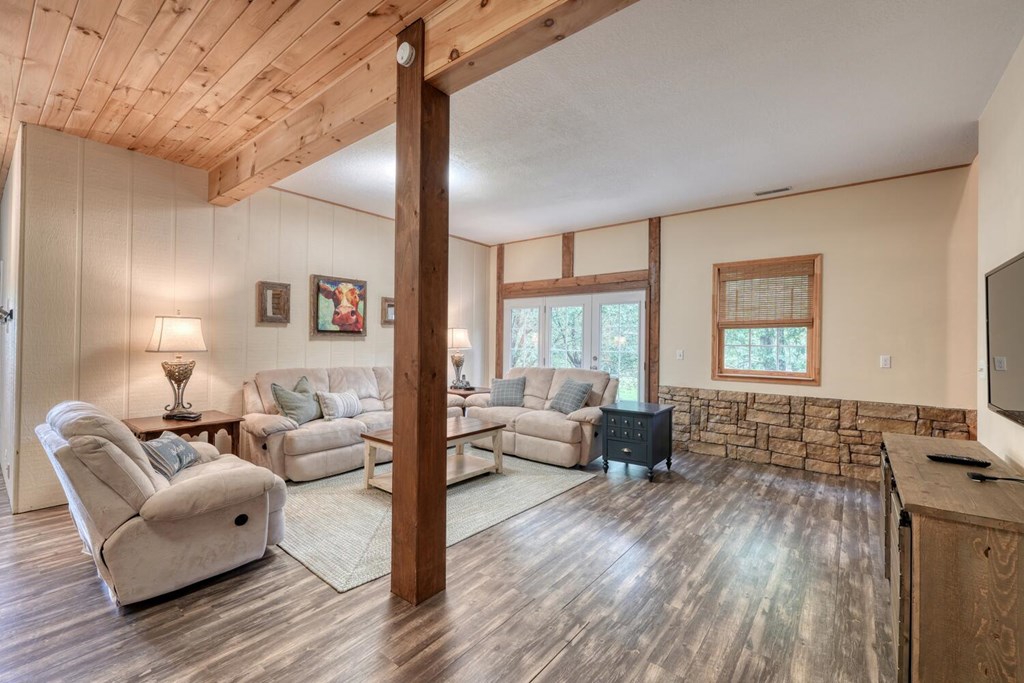 Blairsville, Georgia, 30512, United States, 4 Bedrooms Bedrooms, ,4 BathroomsBathrooms,Residential,Active,2029708