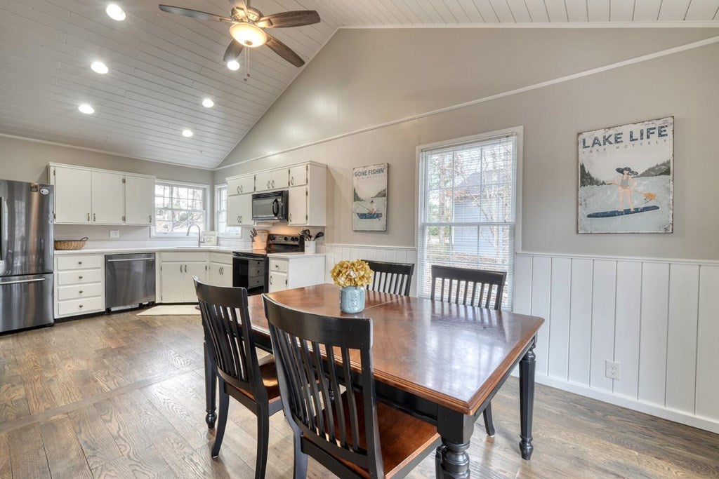 Blairsville, Georgia, 30512, United States, 4 Bedrooms Bedrooms, ,4 BathroomsBathrooms,Residential,Active,2029708