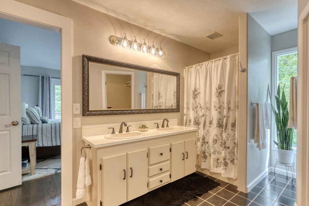 Blairsville, Georgia, 30512, United States, 4 Bedrooms Bedrooms, ,4 BathroomsBathrooms,Residential,Active,2029708