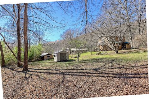 A home in Hiawassee