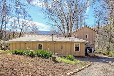 A home in Hiawassee