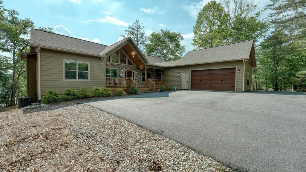38 Edgewater Lane