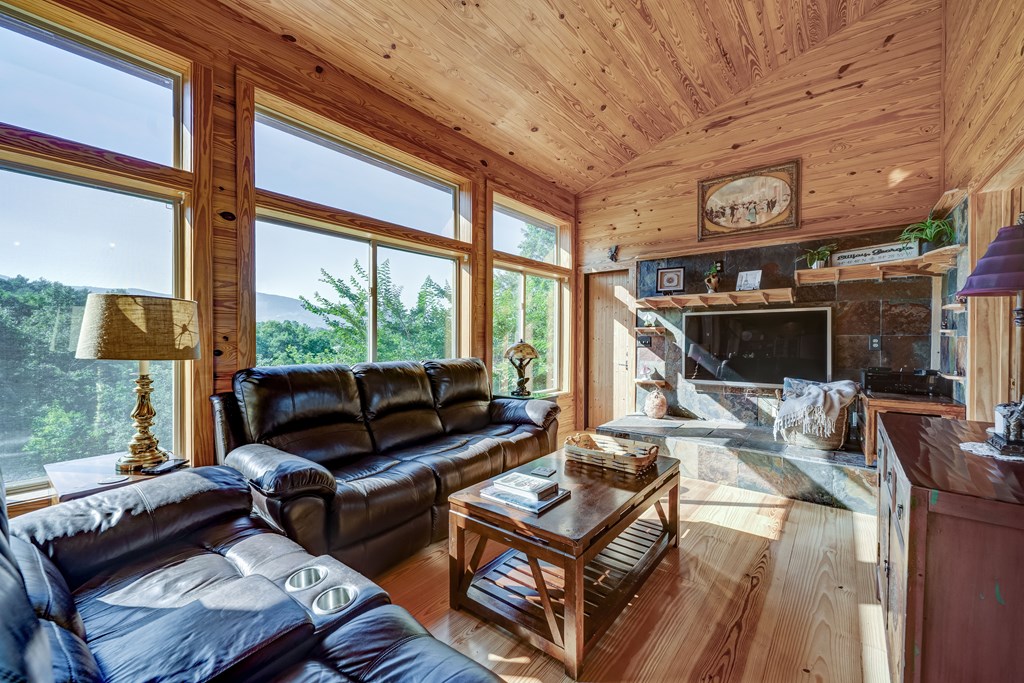 325 Weoka Court