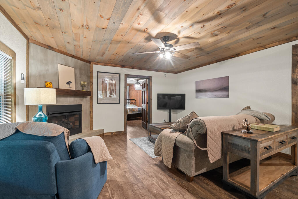 4326 White Oak Drive