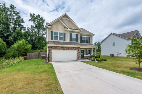 A home in Dawsonville