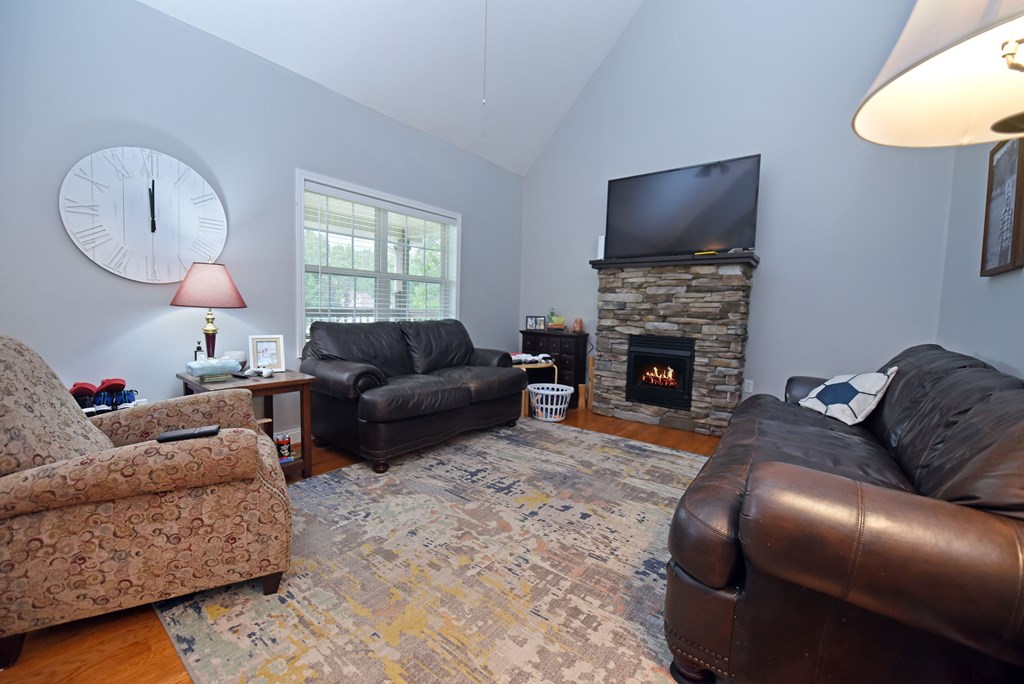 406 Ivy Bend