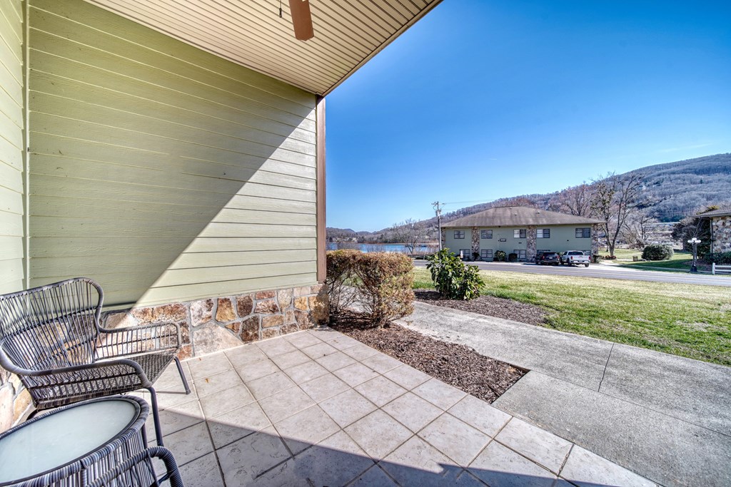 1649D Lakeview Drive