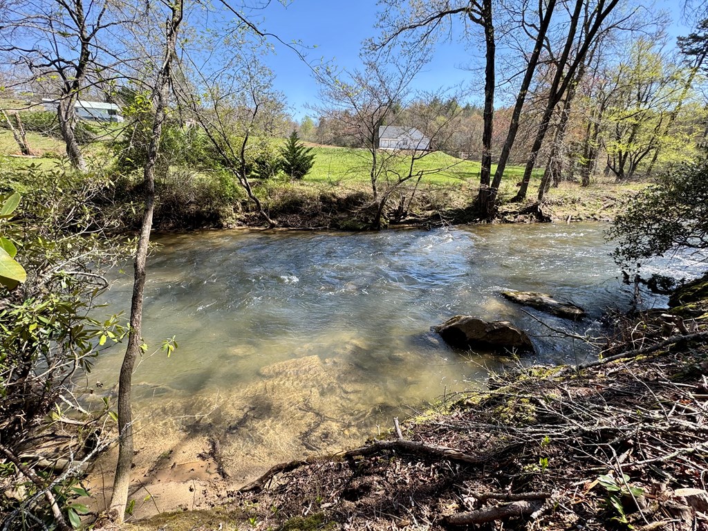 3 Acres Trails End Road