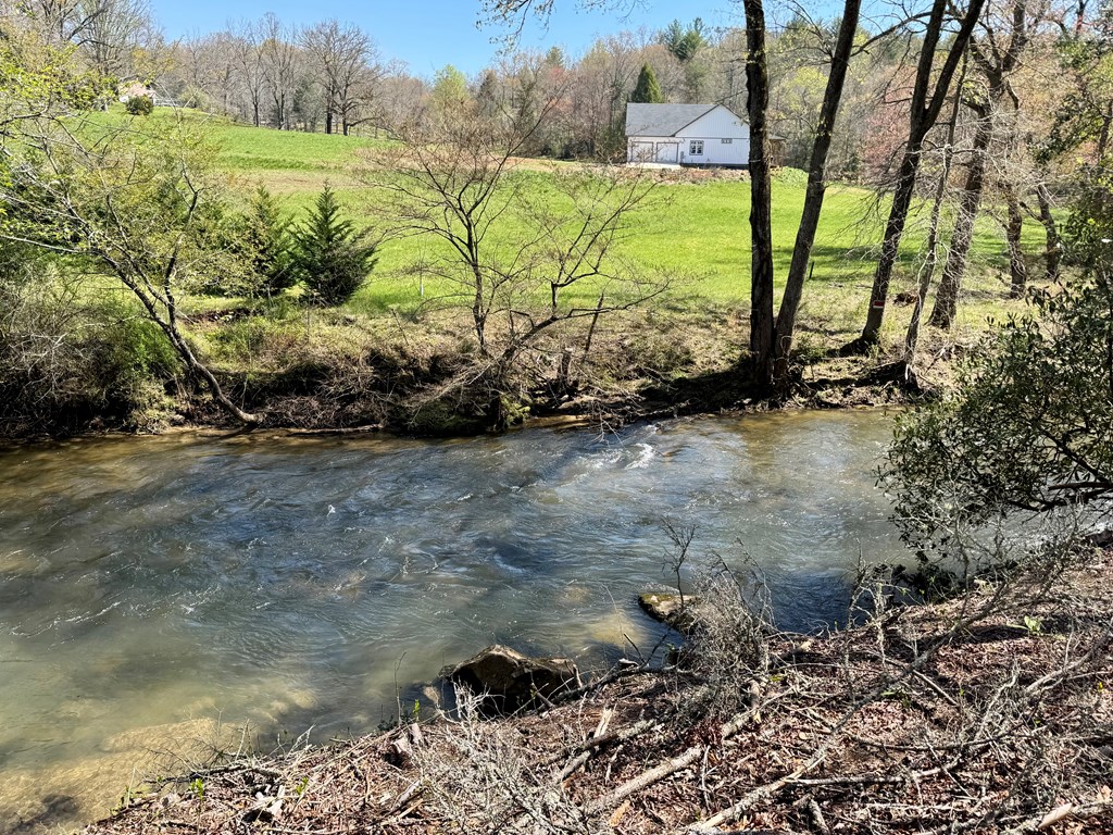 3 Acres Trails End Road