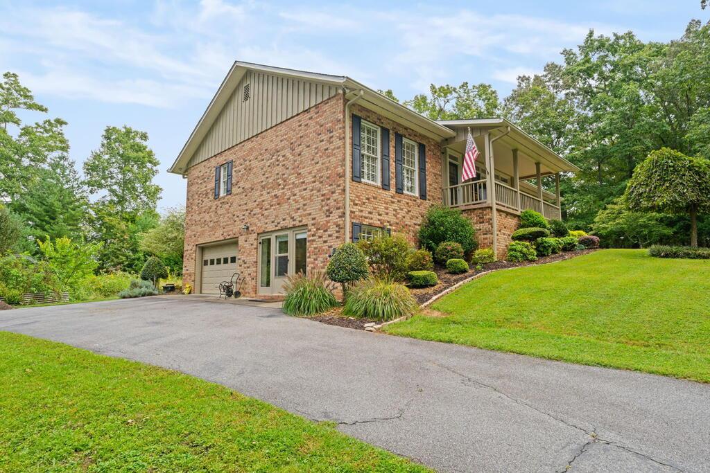 129 Adra Lane