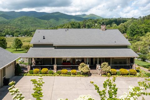 A home in Hayesville