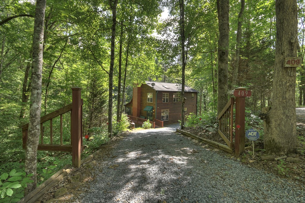 409 Hothouse Lane
