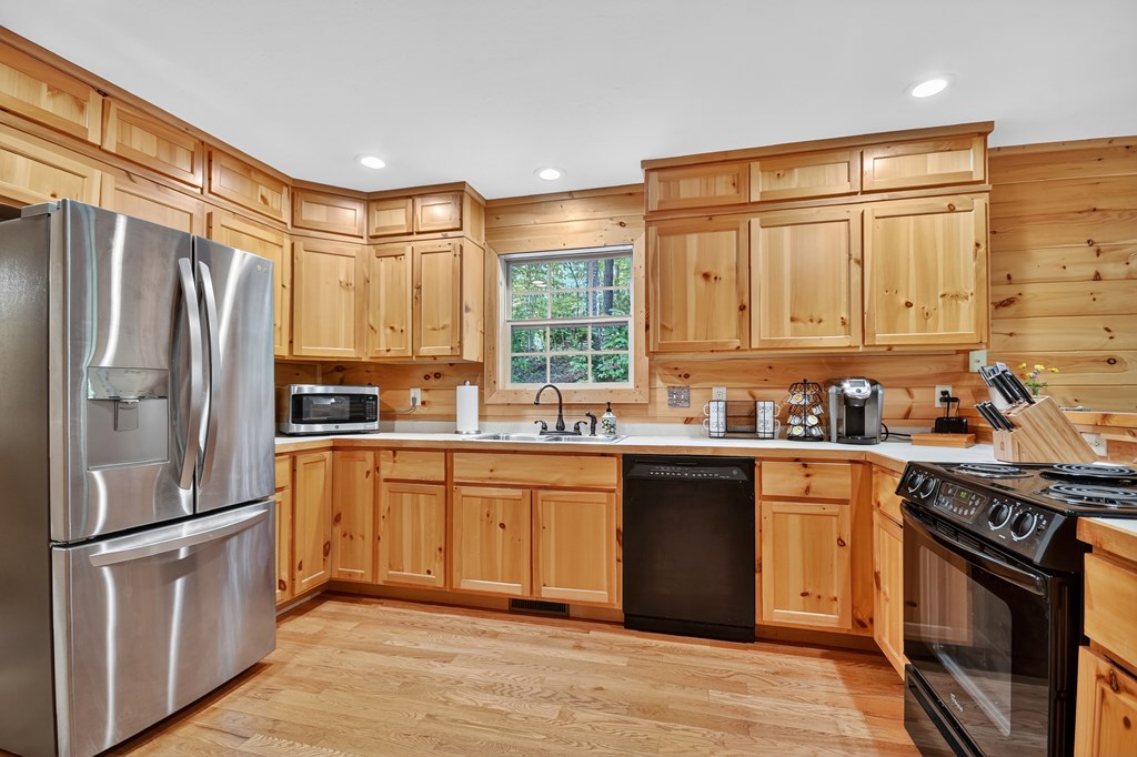 409 Hothouse Lane