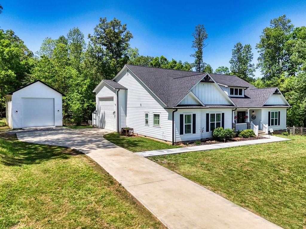 290 Bayside Lane