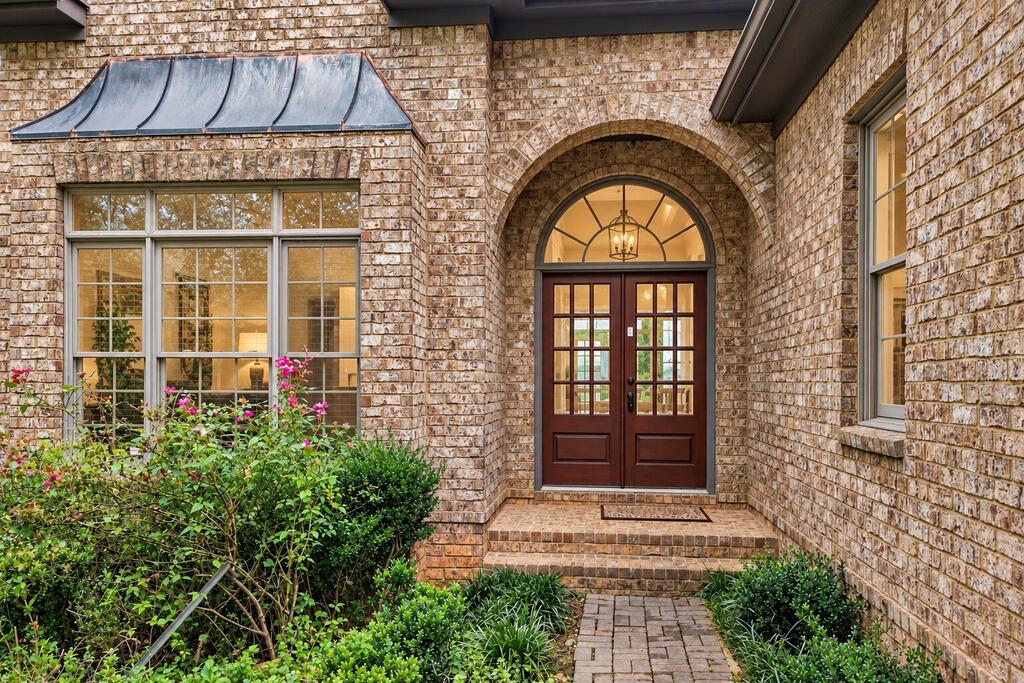 100 Fox Paw Leaf Court