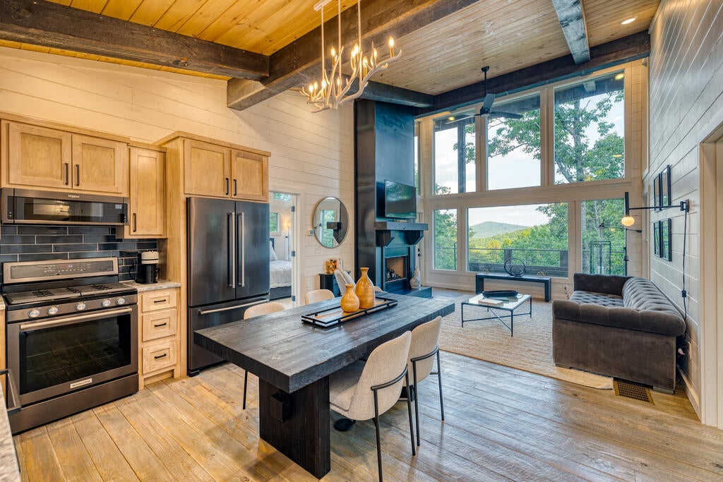 281 Raintree Bend