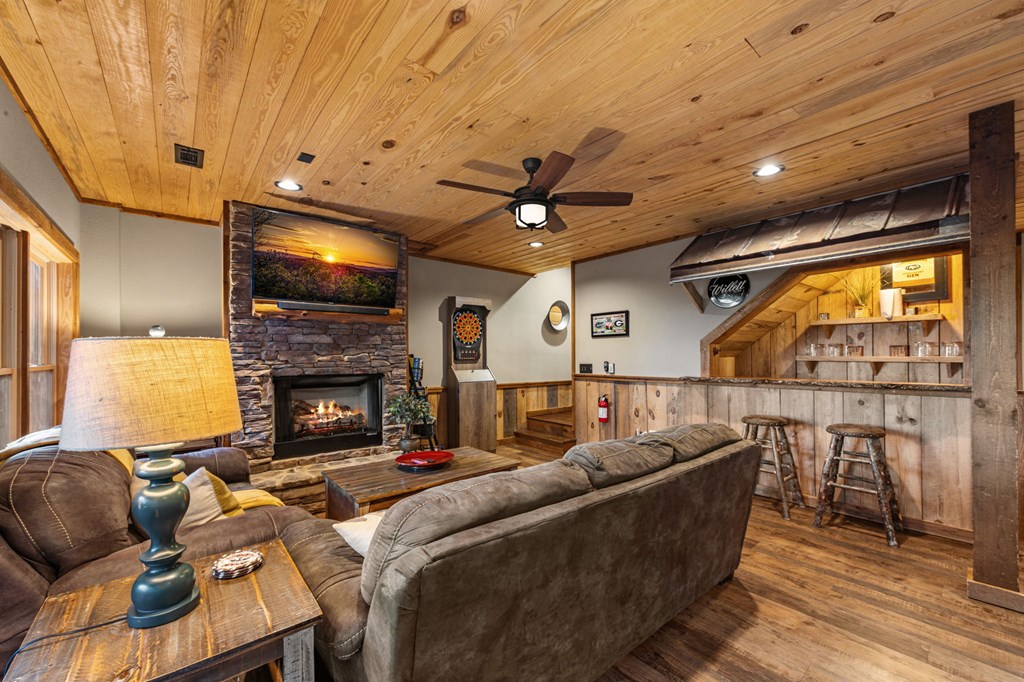 Blue Ridge, Georgia, 30513, United States, 4 Bedrooms Bedrooms, ,3 BathroomsBathrooms,Residential,Active,2041540