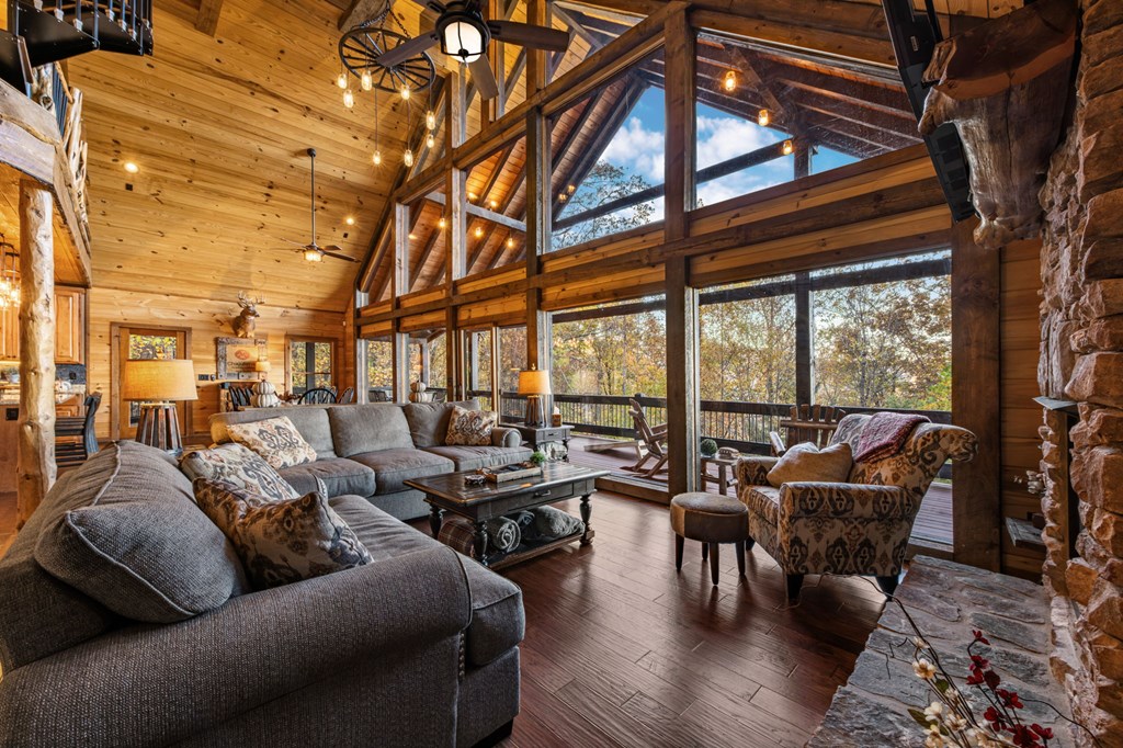 Blue Ridge, Georgia, 30513, United States, 4 Bedrooms Bedrooms, ,3 BathroomsBathrooms,Residential,Active,2041540