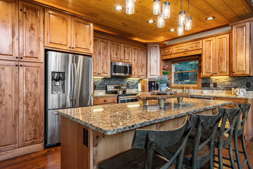 Blue Ridge, Georgia, 30513, United States, 4 Bedrooms Bedrooms, ,3 BathroomsBathrooms,Residential,Active,2041540