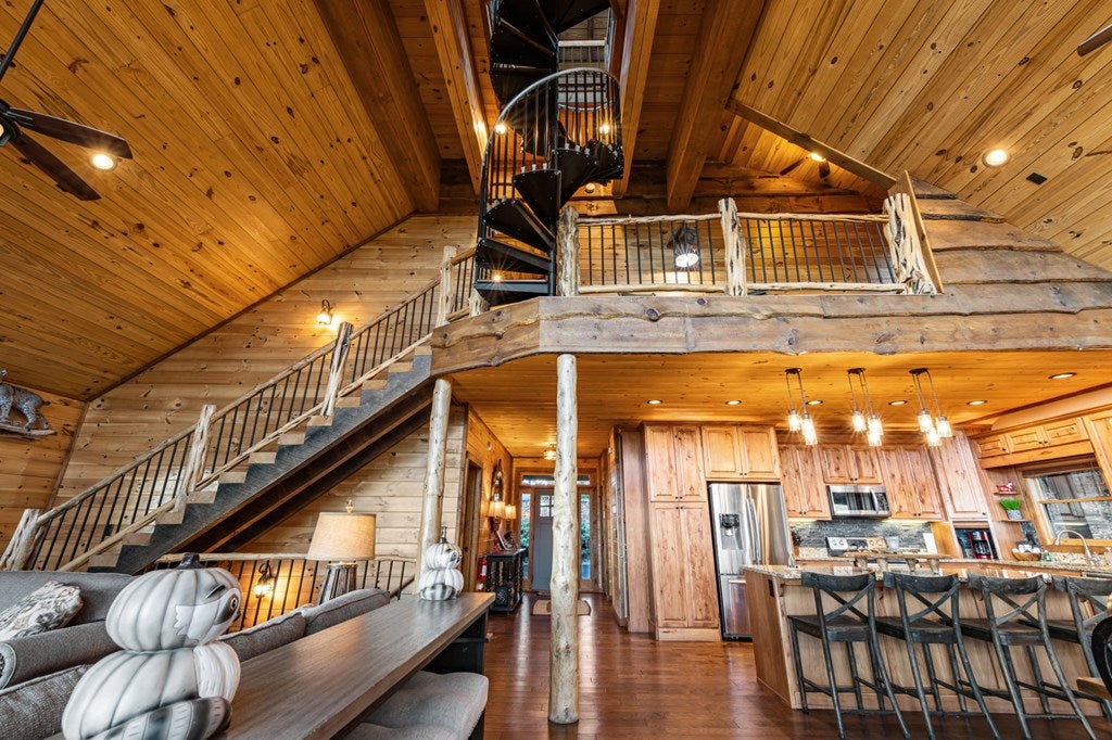 Blue Ridge, Georgia, 30513, United States, 4 Bedrooms Bedrooms, ,3 BathroomsBathrooms,Residential,Active,2041540