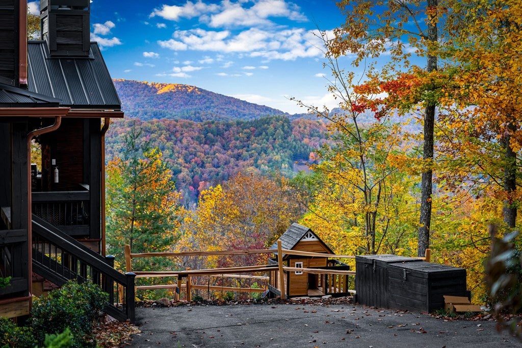 Blue Ridge, Georgia, 30513, United States, 4 Bedrooms Bedrooms, ,3 BathroomsBathrooms,Residential,Active,2041540