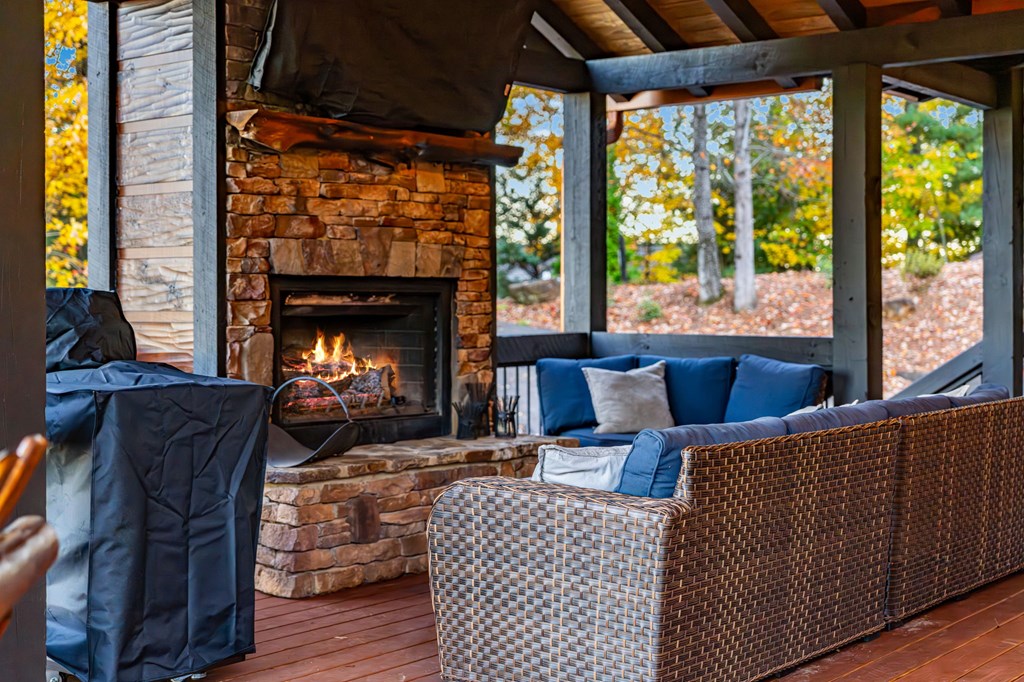 Blue Ridge, Georgia, 30513, United States, 4 Bedrooms Bedrooms, ,3 BathroomsBathrooms,Residential,Active,2041540
