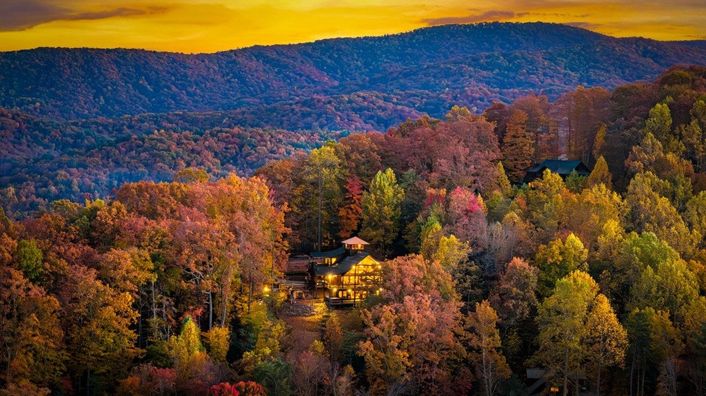 Blue Ridge, Georgia, 30513, United States, 4 Bedrooms Bedrooms, ,3 BathroomsBathrooms,Residential,Active,2041540