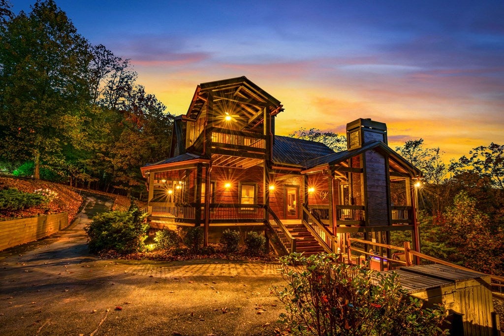 Blue Ridge, Georgia, 30513, United States, 4 Bedrooms Bedrooms, ,3 BathroomsBathrooms,Residential,Active,2041540