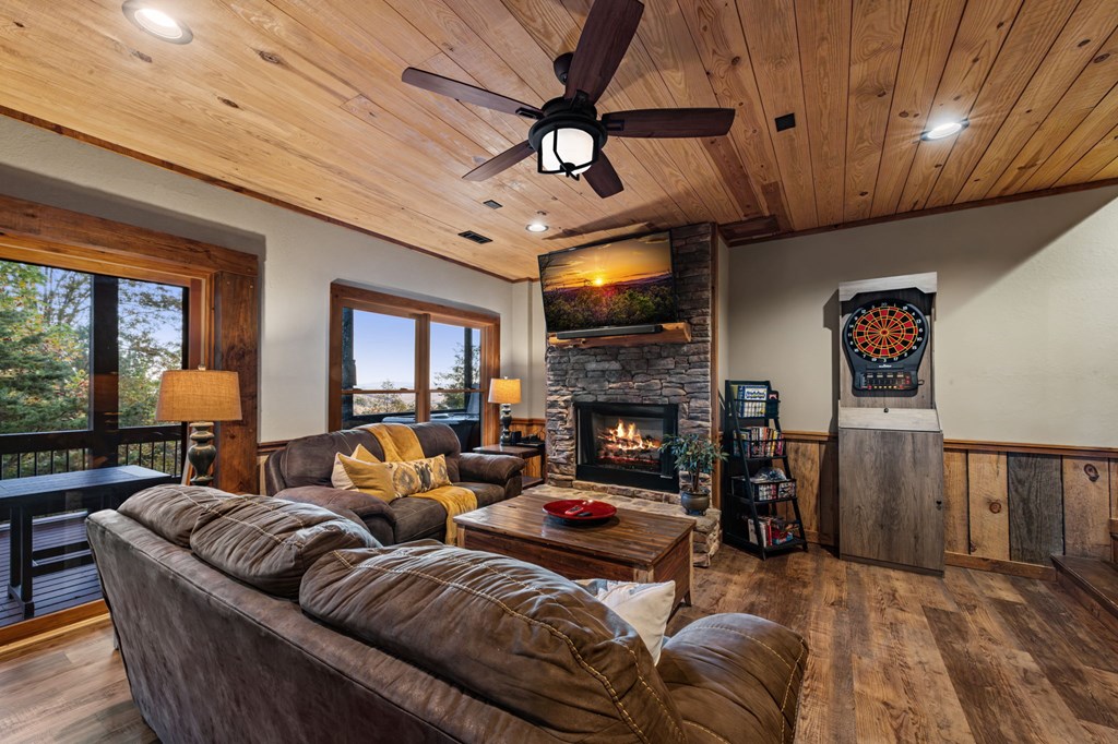 Blue Ridge, Georgia, 30513, United States, 4 Bedrooms Bedrooms, ,3 BathroomsBathrooms,Residential,Active,2041540