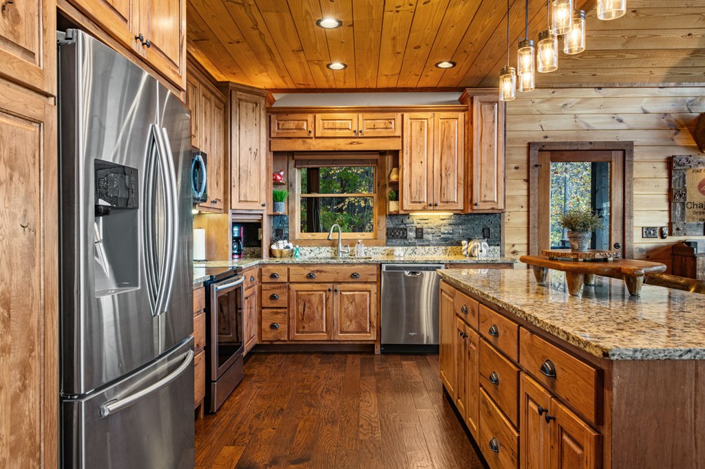Blue Ridge, Georgia, 30513, United States, 4 Bedrooms Bedrooms, ,3 BathroomsBathrooms,Residential,Active,2041540