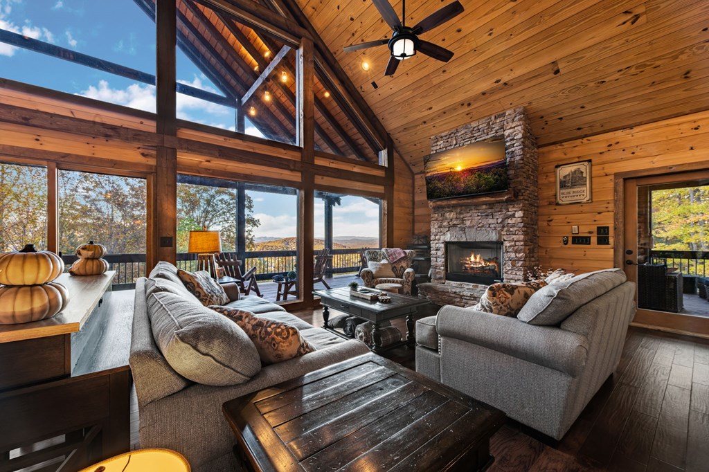 Blue Ridge, Georgia, 30513, United States, 4 Bedrooms Bedrooms, ,3 BathroomsBathrooms,Residential,Active,2041540