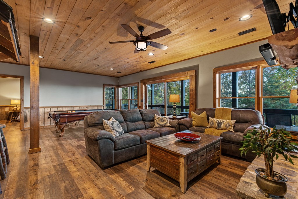 Blue Ridge, Georgia, 30513, United States, 4 Bedrooms Bedrooms, ,3 BathroomsBathrooms,Residential,Active,2041540