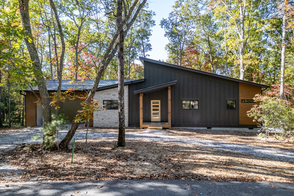 210 Mt. Pleasant Ridge