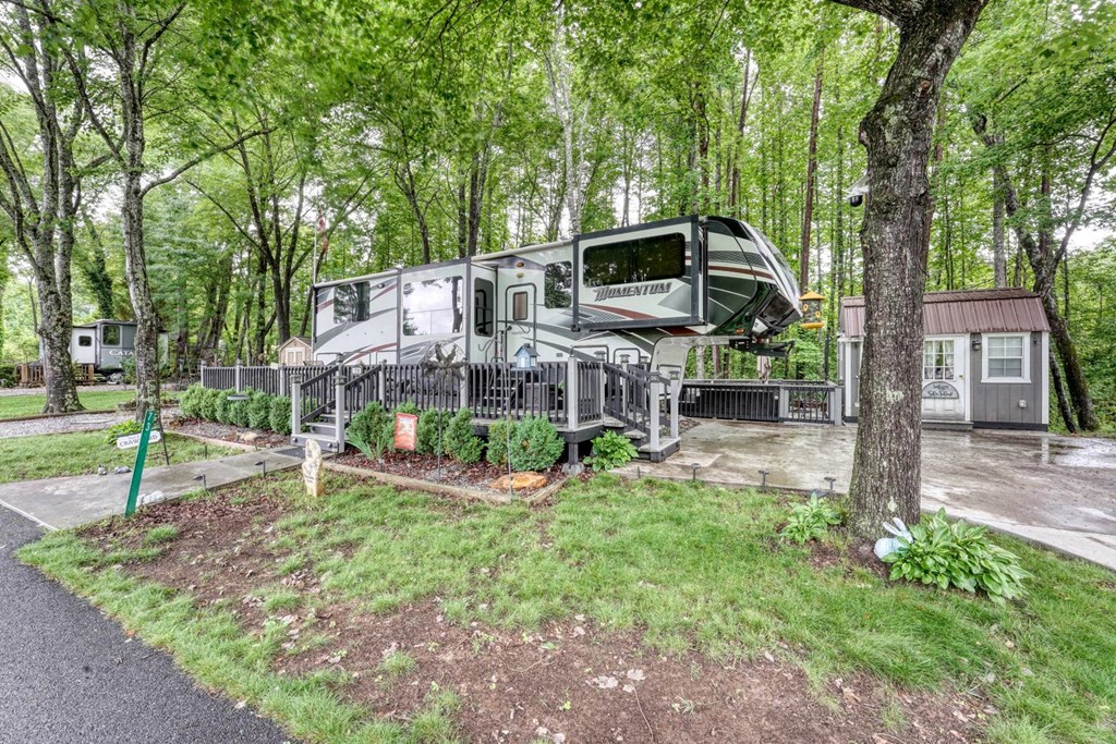 73 Moccasin Lane