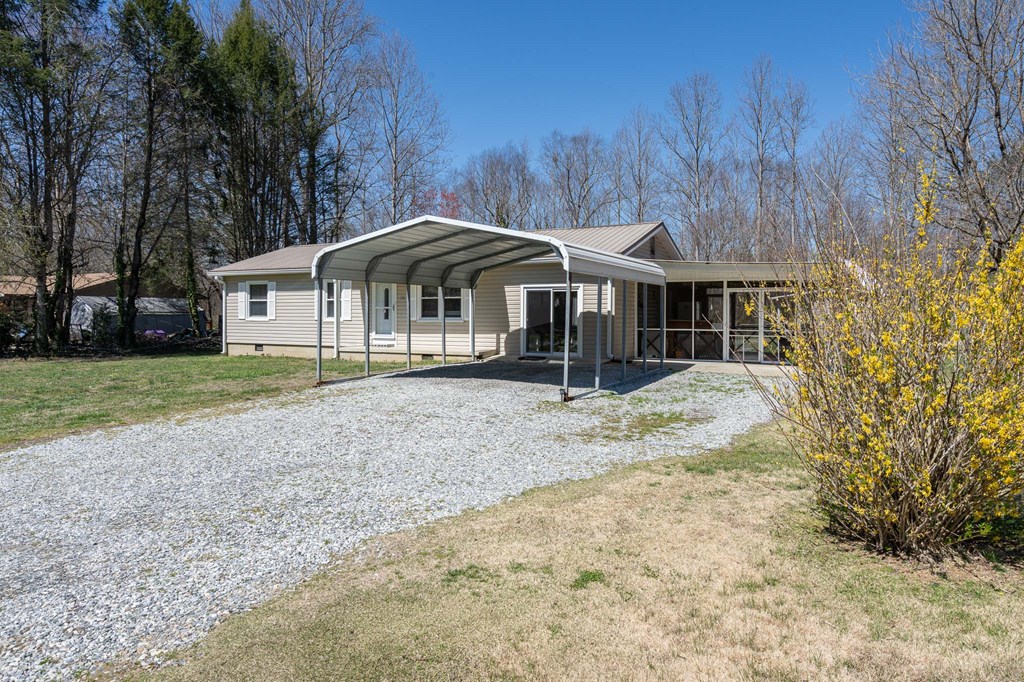 156 Creekside Drive
