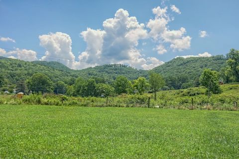 A home in Hiawassee