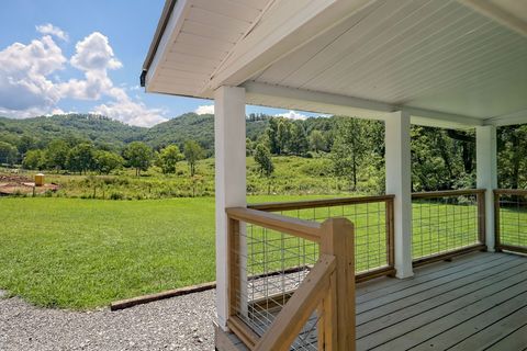 A home in Hiawassee