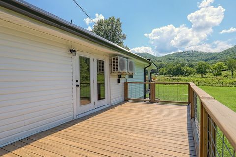 A home in Hiawassee