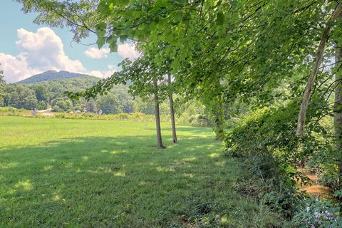 A home in Hiawassee