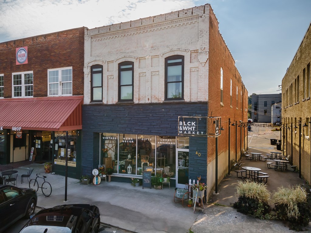 40 Valley River Avenue