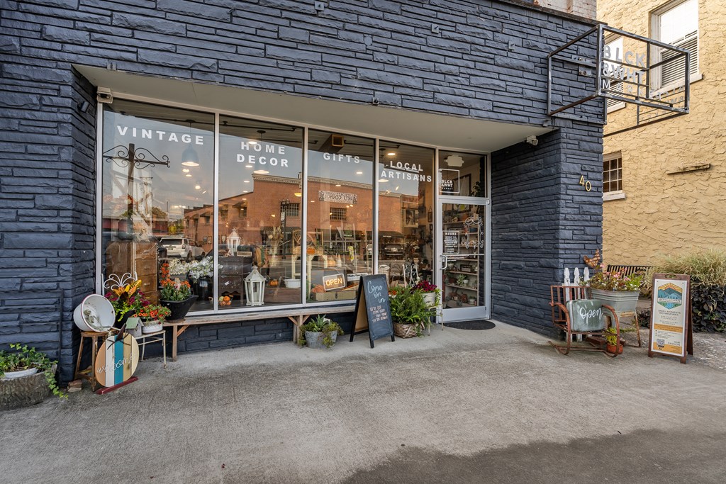 40 Valley River Avenue