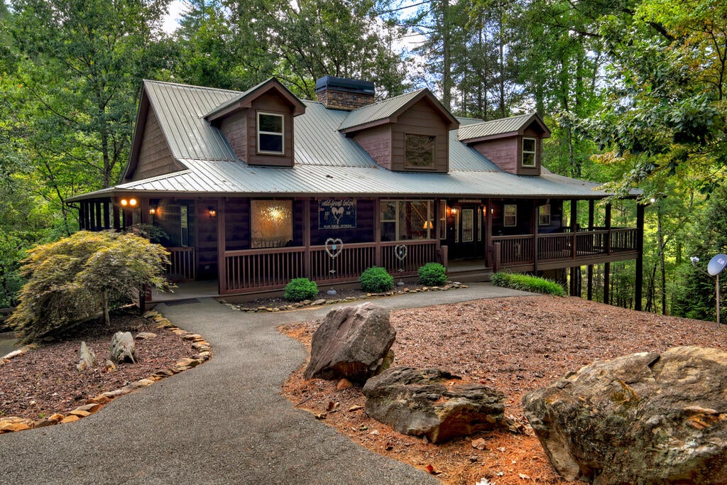 390 Twin Creeks Road