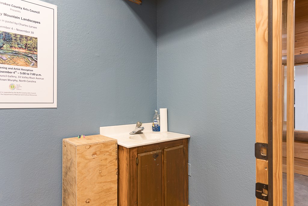 33 Valley River Avenue