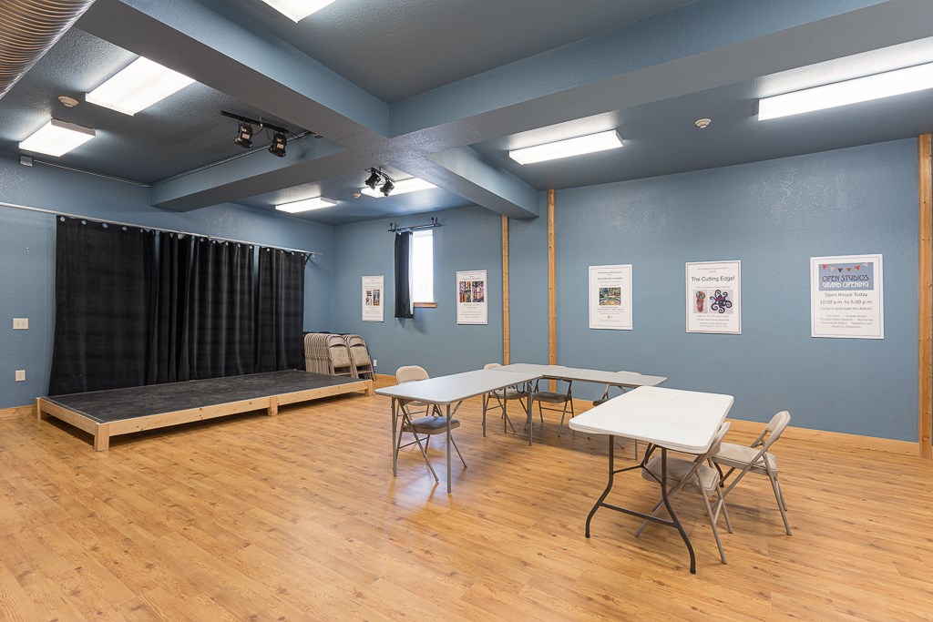 33 Valley River Avenue