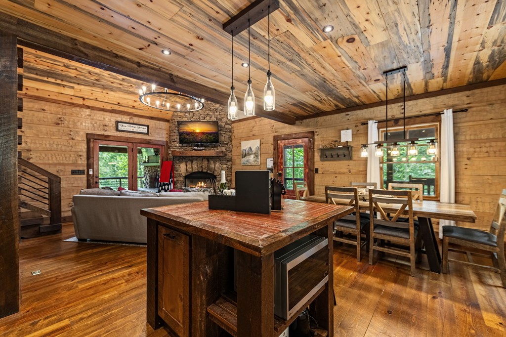 Blue Ridge, Georgia, 30513, United States, 3 Bedrooms Bedrooms, ,3 BathroomsBathrooms,Residential,Active,2044551